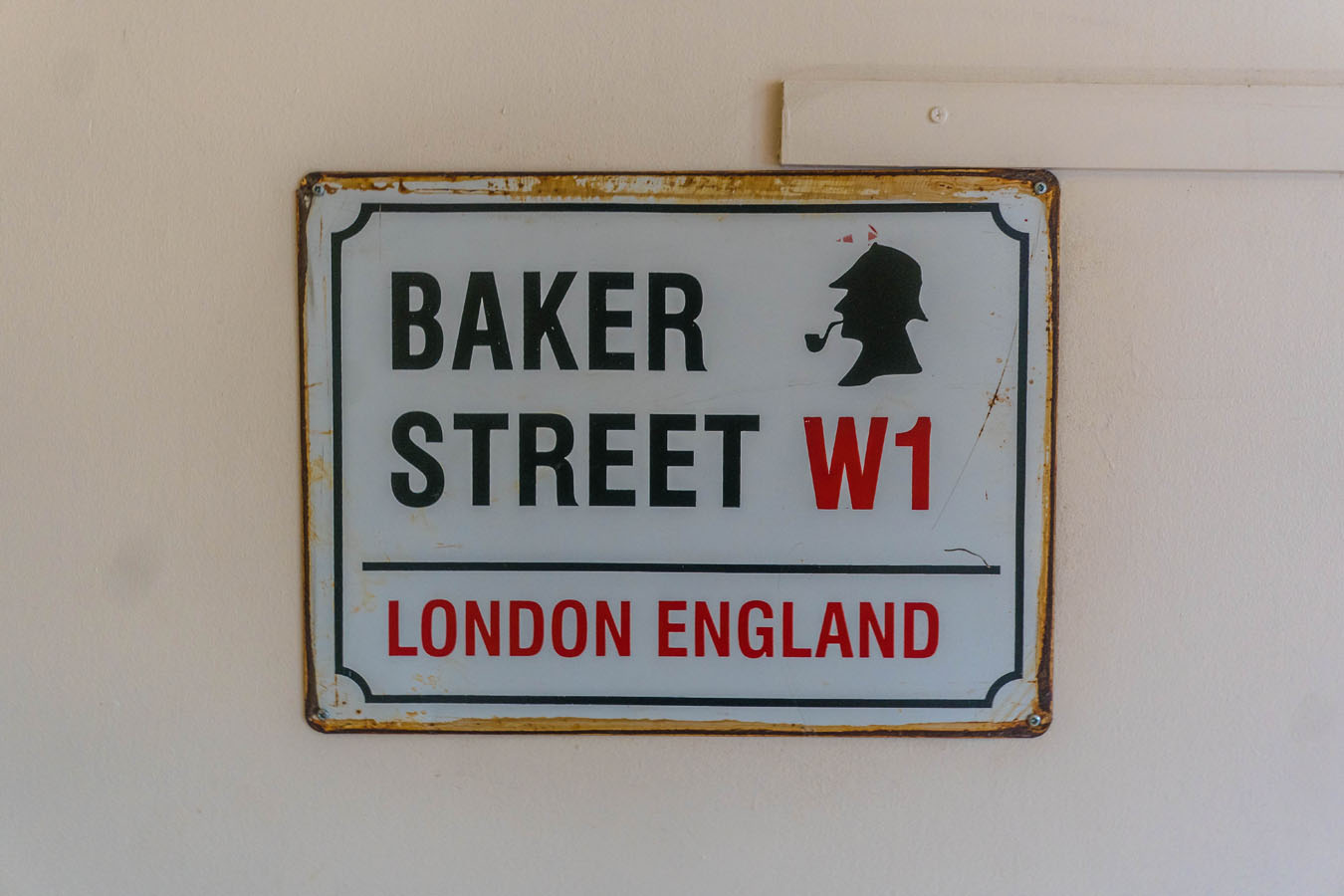London Hostel Baker Street Wallpaper